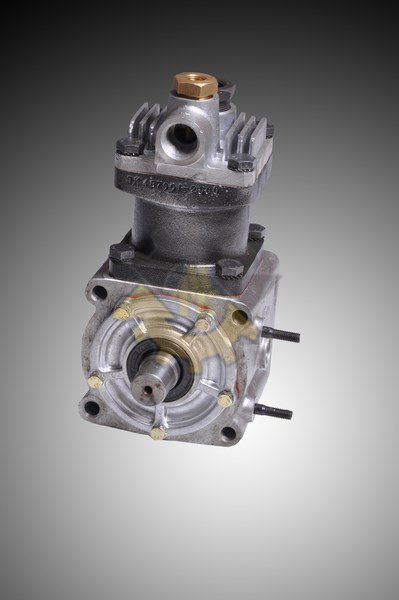 6138-81-3110 Air Compressor KOMATSU S6D110 Motor Kompresörü WA420-1 İş Makinası Yedek Parça