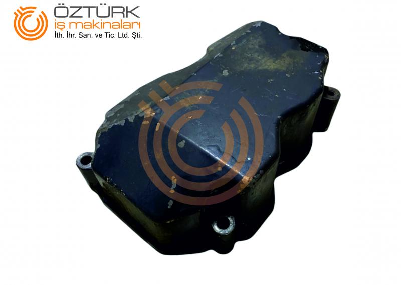 6136-11-8112 Külbütör Kapağı KOMATSU Motor Külbütör Kapağı İş Makinası Yedek Parça
