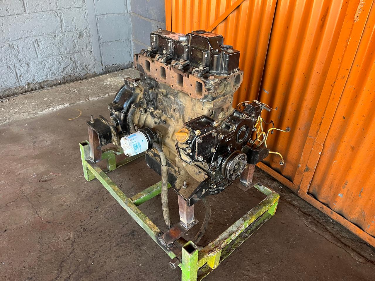 YM129100-11112 Eksoz Supap YANMAR 4D88 Motor İş Makinası Yedek Parça