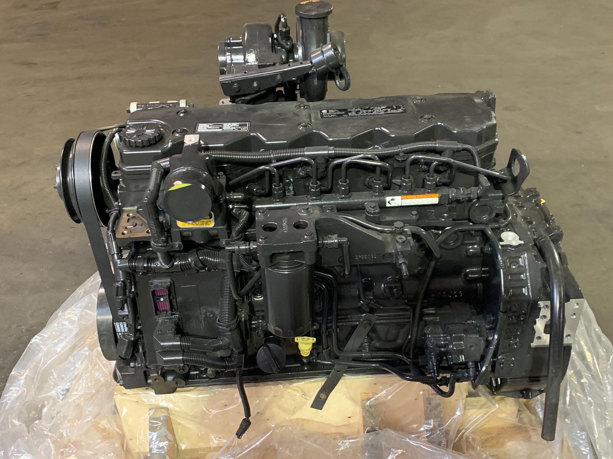 HYUNDAI R210W-9 Lastik Tekerlekli Eskavator QSB6.7 Cummins Motor Yedek Parçaları İş Makinası Yedek Parça